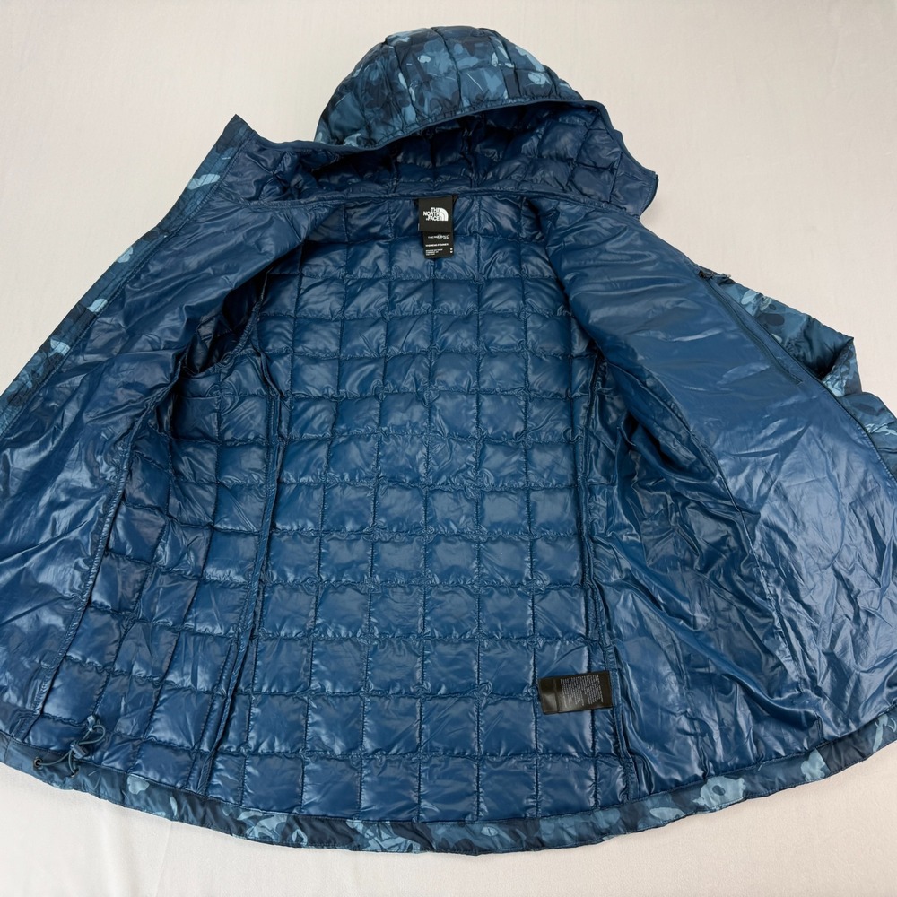 The North Face Womens Printed Themoball Eco Hooded Jacket Sz M Blue Camo Quilted - Picture 8 of 16